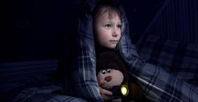 Что делать, если ребенок боится спать один