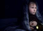 Mitä tehdä, jos lapsesi pelkää nukkua yksin