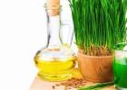 Olej z pšeničných klíčkov v starostlivosti o tvár: prečo sa produkt zriedka používa v čistej forme Olej z pšeničných klíčkov okolo očí ako používať